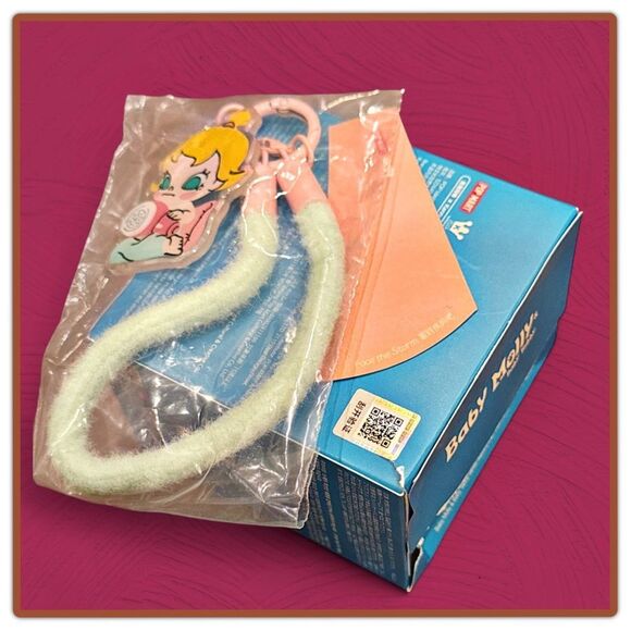 Pop Mart Baby Molly & Baby Tabby Series Squishy Charm - Face the Storm - Picture 4 of 16